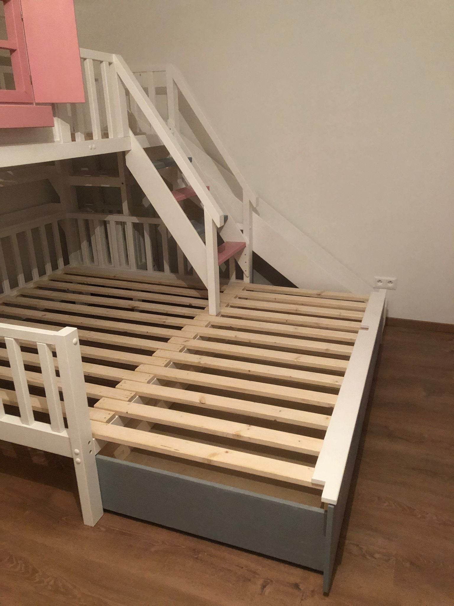 Spací zásuvka s roštem